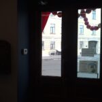 Замена стеклопакета в деревянной двери (отель, Аптекарский переулок)