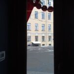 Замена стеклопакета в деревянной двери (отель, Аптекарский переулок)