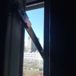 Установка детского скрытого замка на окне на проспекте Мечникова в Калининском районе