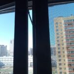 Установка детского скрытого замка на окне на проспекте Мечникова в Калининском районе